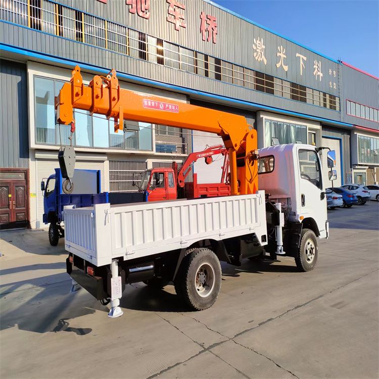 昌平区三轮随车吊定制 农用改装机自备吊中瑞长期出售